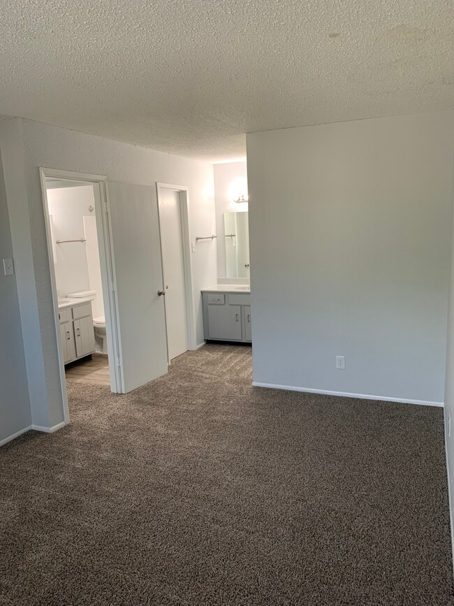Whitehall Apartments For Rent in Topeka, KS