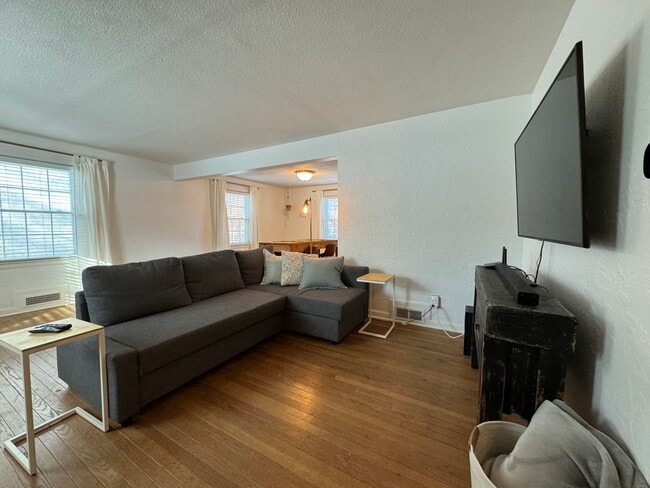 Photo - 620 E 63rd Ter