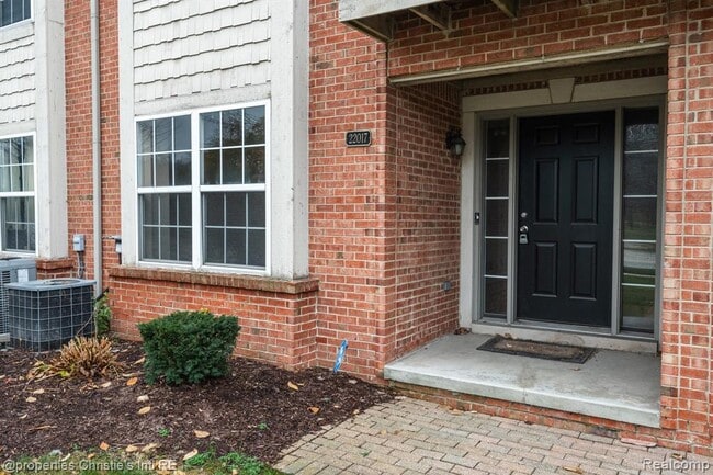 Photo - 22017 Parkview Dr