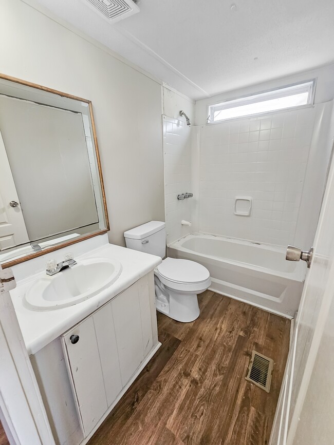 Photo - 412 McElhaney Rd