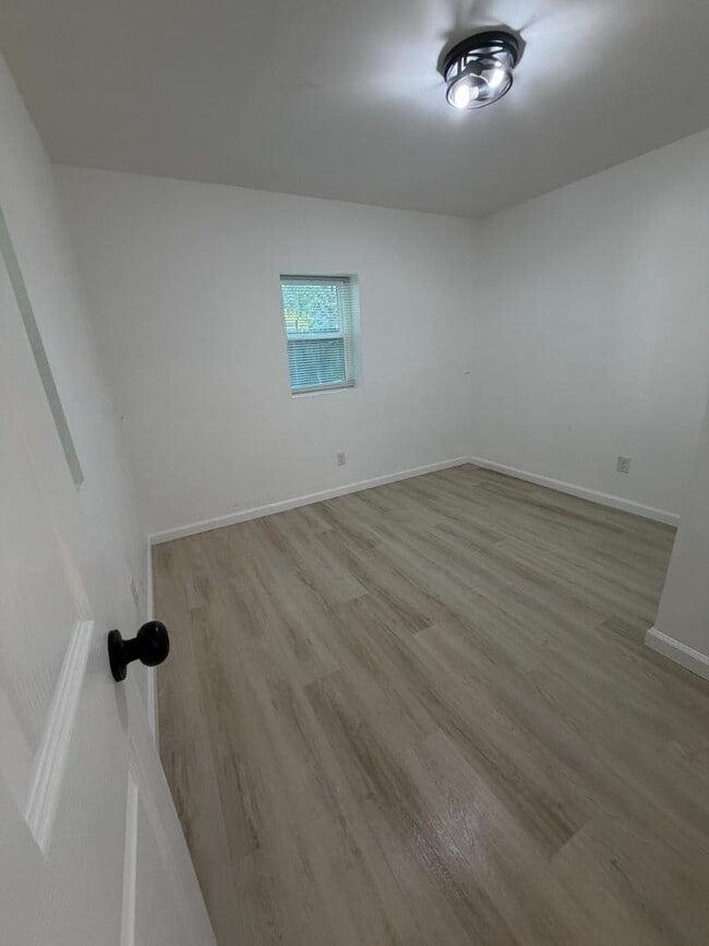 Photo - 1049 Seale Ave