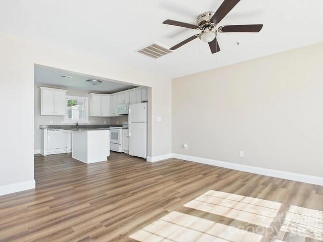 Photo - 1329 Filbert St