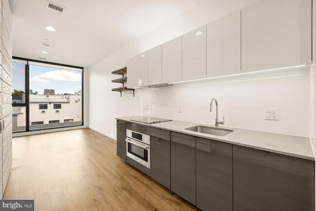 Photo - 57 N St NW Unidad 331