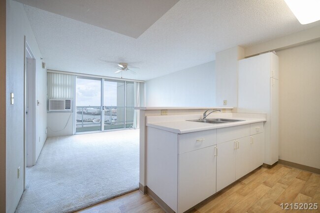 Photo - 215 N King St