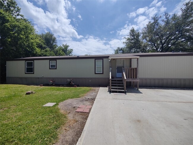 Building Photo - 16303 Dundee Rd