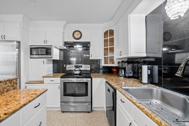 Photo - 321 Forsyth St