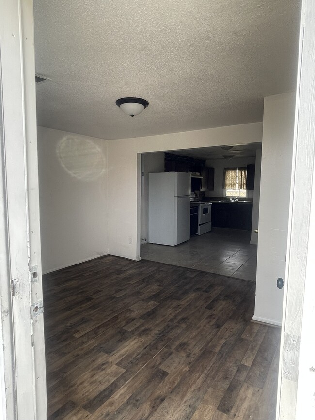 Photo - 520 Buckley St