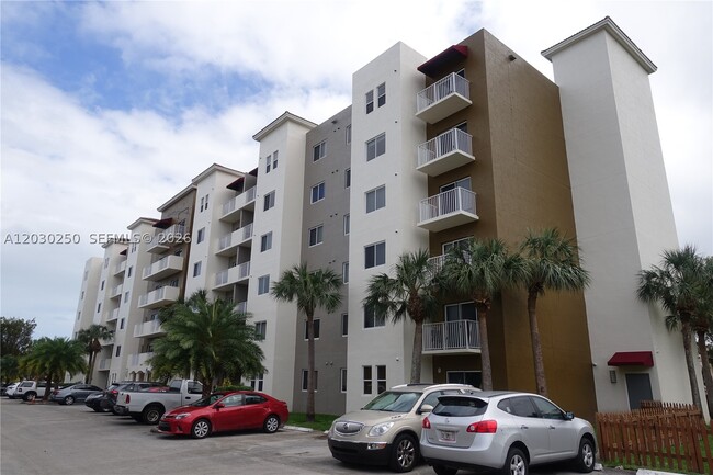 Building Photo - 11060 SW 196th St Unit 105