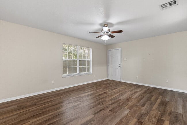 Photo - 217 E Craven Ave