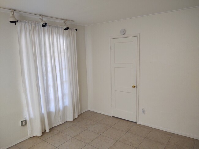 Photo - 4051 Promontory St Unidad studio