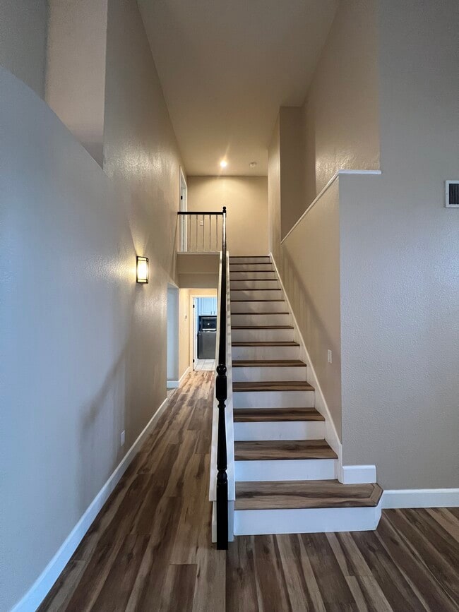 Photo - 827 Notre Dame Dr