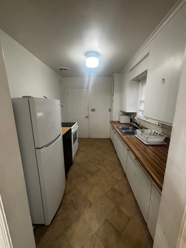 Photo - 821 W 4th Ave