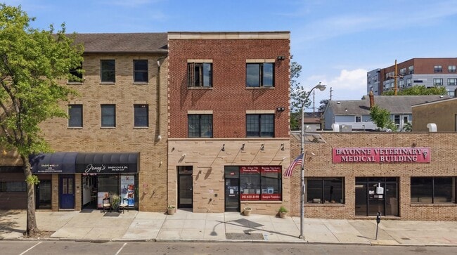 Building Photo - 258 Broadway