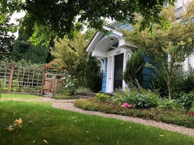 Photo - 2412 Columbia St SW Unit 2412 B