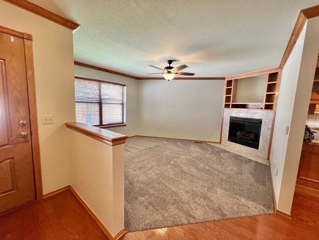 Building Photo - NW Norman 4-3-2 Executive Lease Home!