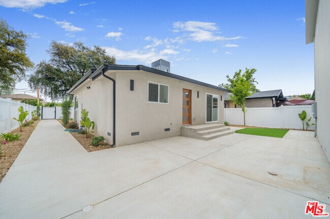 Building Photo - 6835 Yolanda Ave Rental