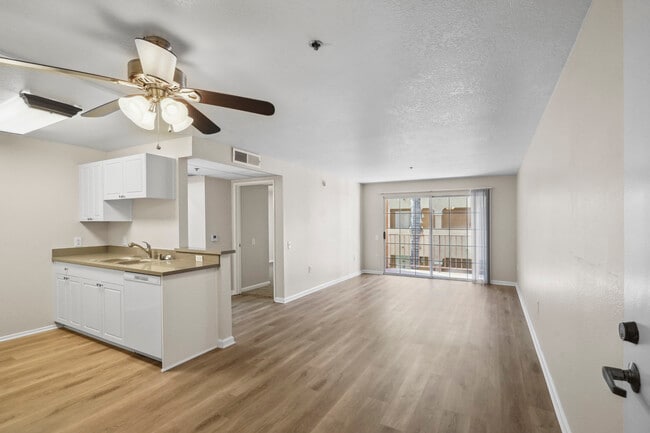 Opción 1 - Sala de estar - Canyon Club Apartments