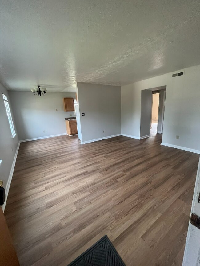 Spacious living room with Dining Area - 3800 Duffy Ct Unit B