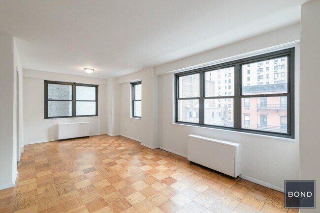 Building Photo - 145 E 16th St Unit 16C Rental