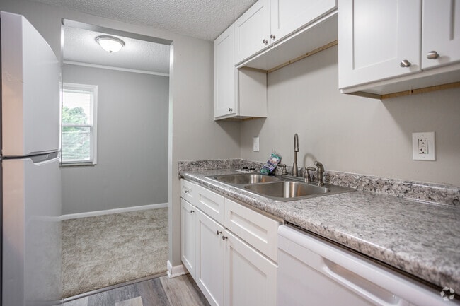 1BR, 1BA - 580SF - Kitchen - Evergreen Terrace