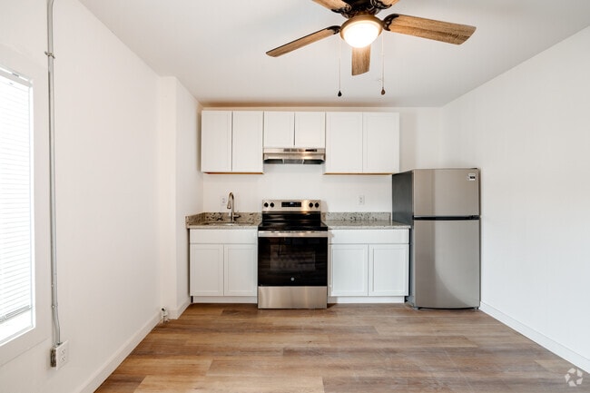 1BR, 1BA - 350SF - Kitchen