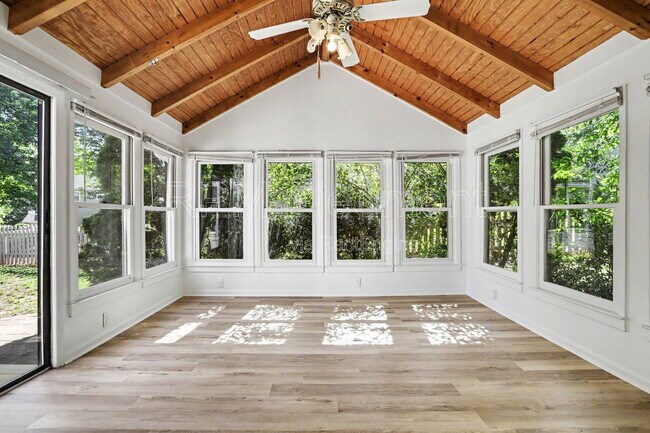10475 Willow View Cir