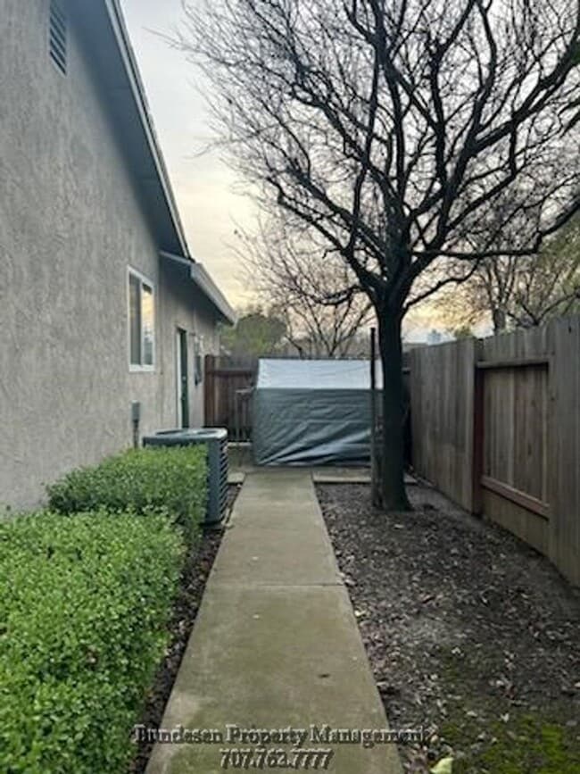 Photo - 400 W Creekside Cir