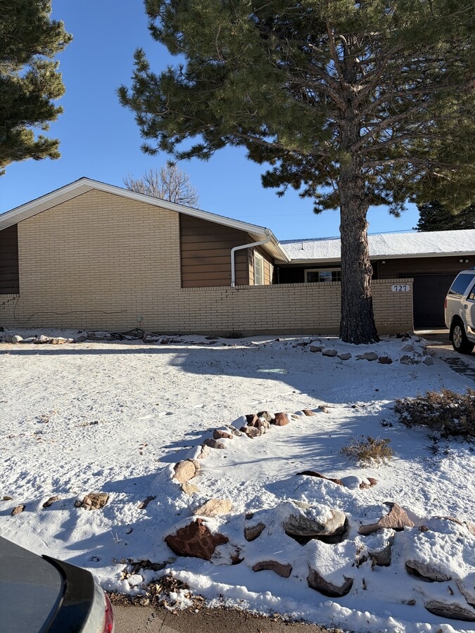 Photo - 727 Golden Hill St