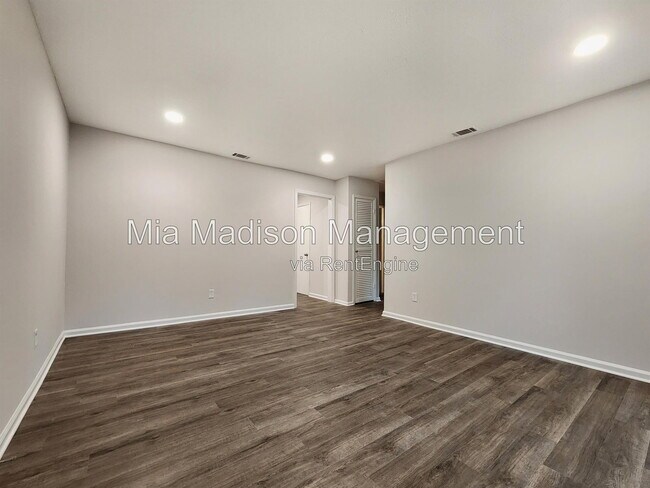 Photo - 111 E Mell St Unidad 16