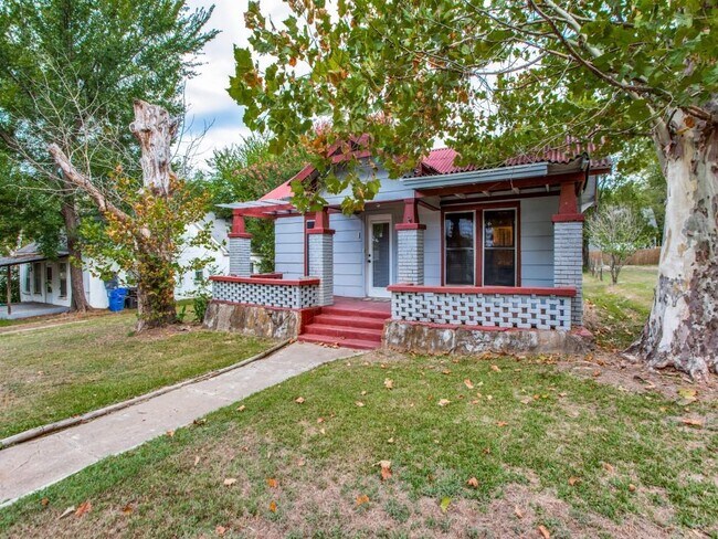 Photo - 609 E Monterey St