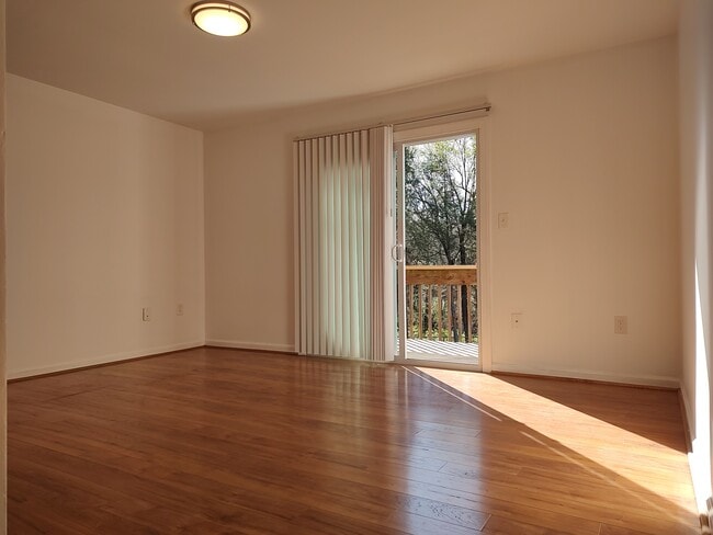 Living room with balcony - 2840 Colonial Ave SW Unit A12