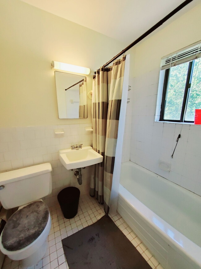 Photo - 960 Hope St Unit 3