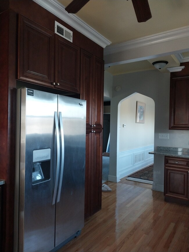 Piso de cocina completamente nuevo - 3927 Kirk St Apartamentos Unidad 2