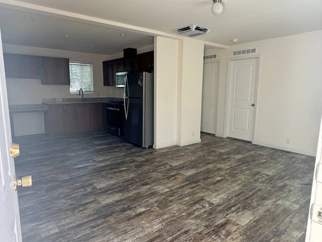 Photo - 591 Childers St