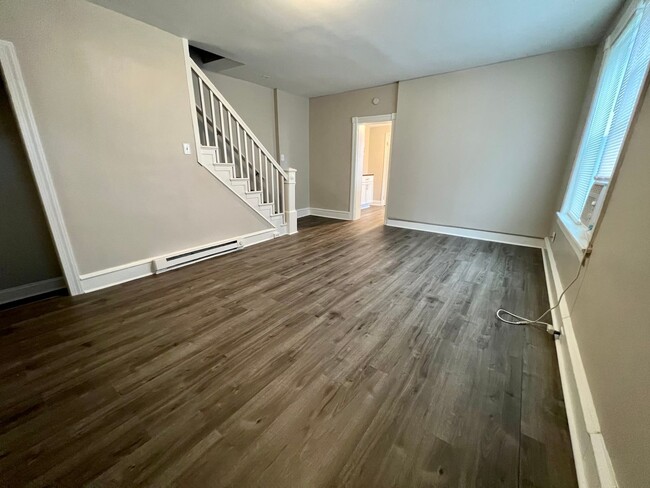 Photo - Beautiful 4-Bedroom/1.5-Bathroom Apartment...