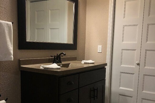 Photo - 107 W Columbia St Unidad 107