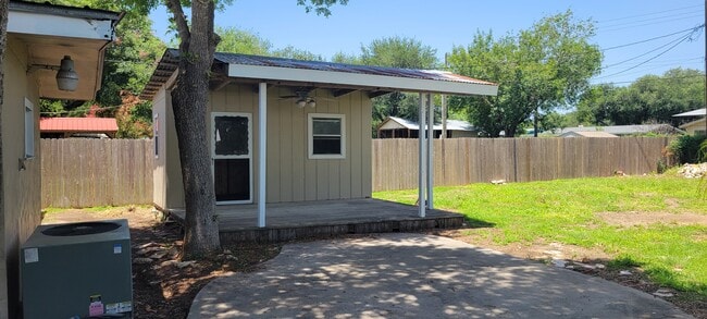 Photo - 404 SW 10th St