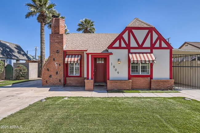 Photo - 1909 W Holly St House