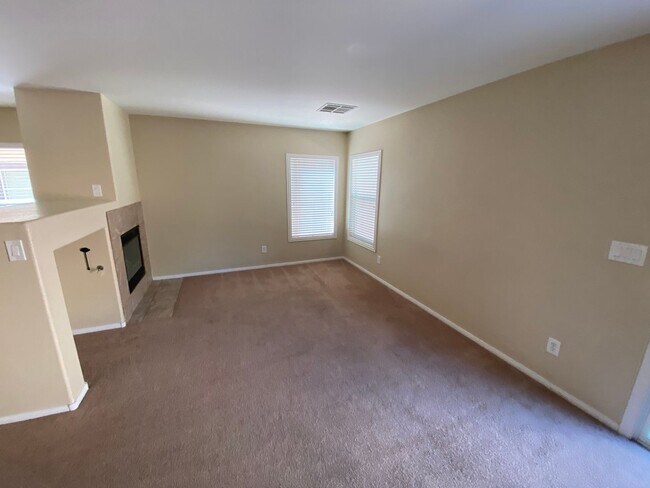 Photo - 757 La Tosca St
