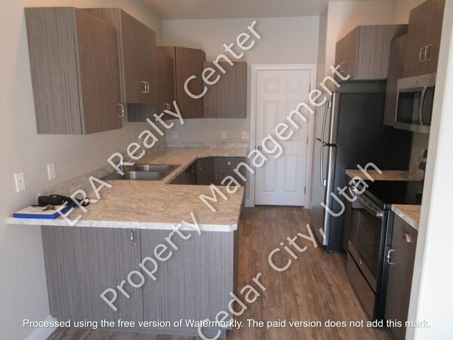 Photo - ** Move-in Discount ** 3 bed 2.5 bath - Newer townhome in the heart of Cedar City
