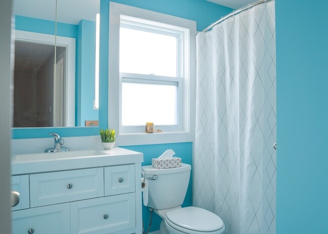 Photo - 36 Simcoe Pl