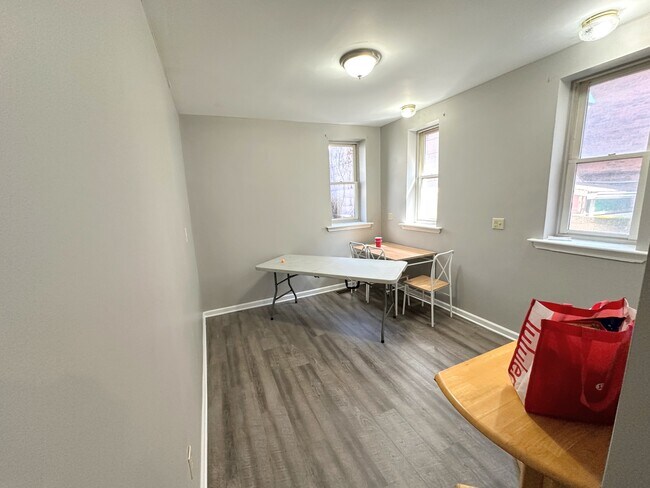 Photo - 2221 Jane St