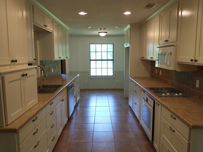 Photo - 606 Hillcrest Cir