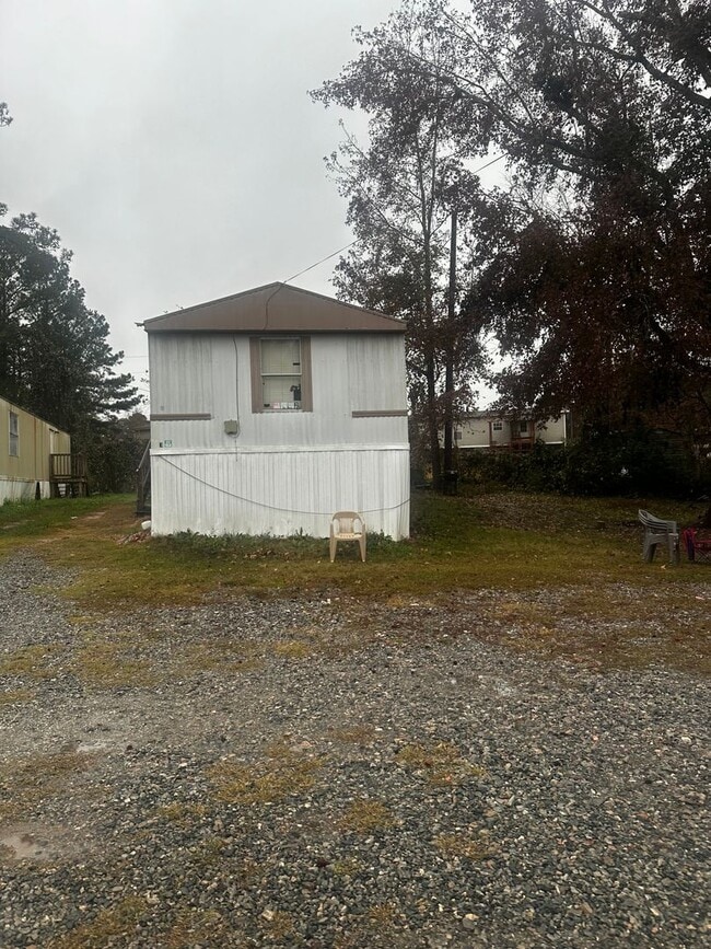 Building Photo - 3 bedroom 2 bath mobile home