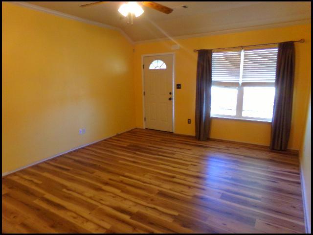 Photo - 909 Yarrow Dr