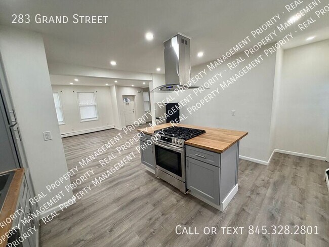 Photo - 283 Grand St