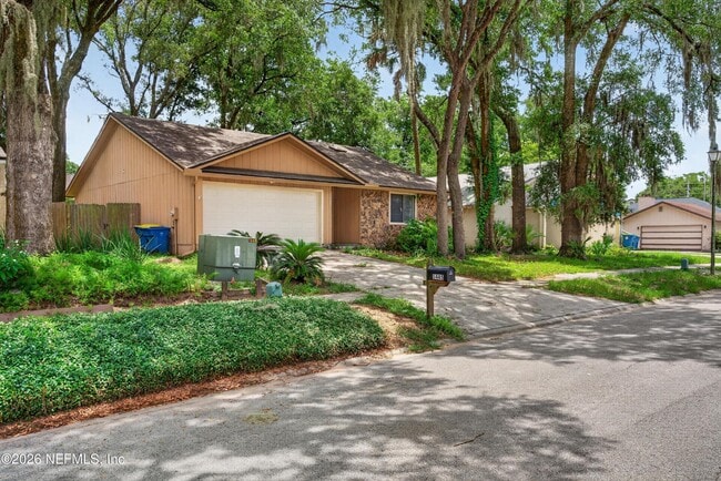 Photo - 1445 Classic Oak Rd W
