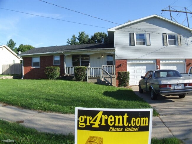 2 br, 1 bath Duplex - 1985 52nd St SE - 2 br, 1 bath Duplex - 1985 52nd St SE Townhome
