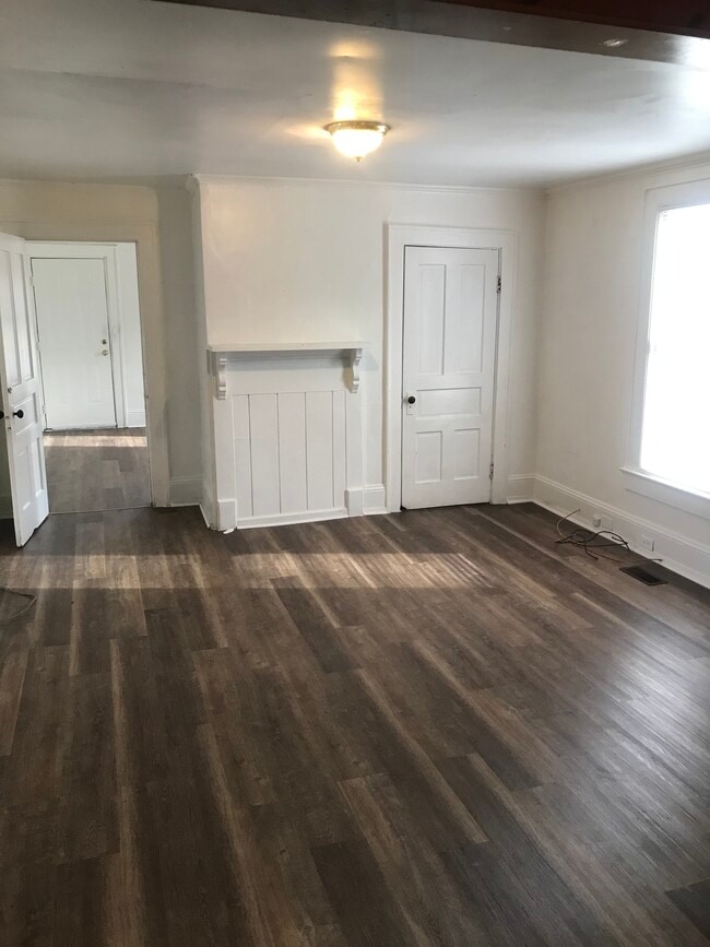 Photo - 1111 N George St