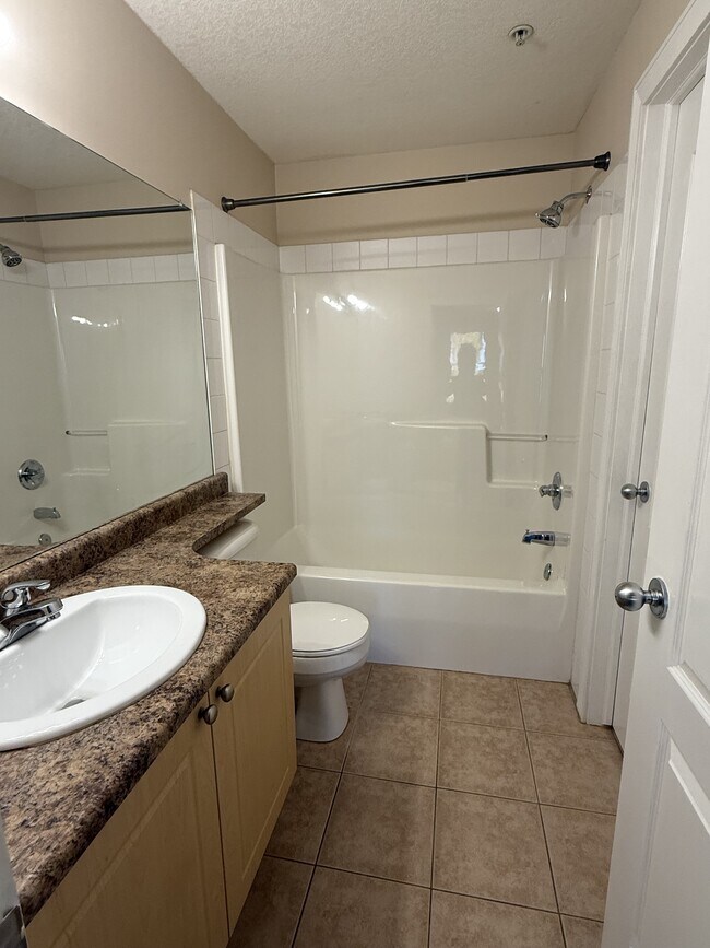 Photo - 4910 50 St Unit MM-301